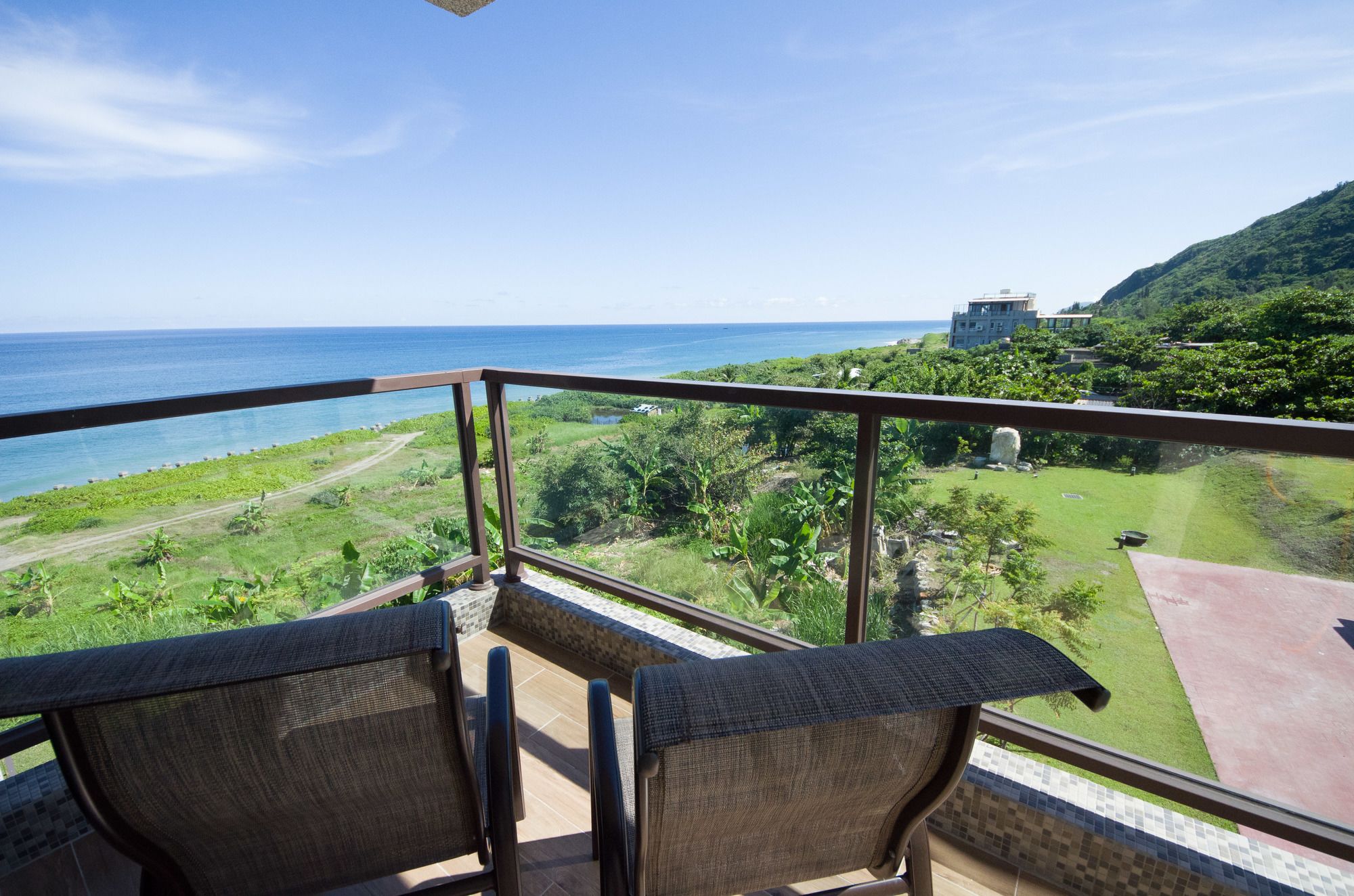 鸟语花香四人房