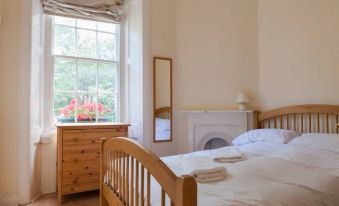 1 Bedroom Apartment on Charming St Stephen Street - Housity