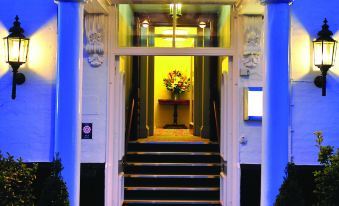 The White Lion Hotel - Housity