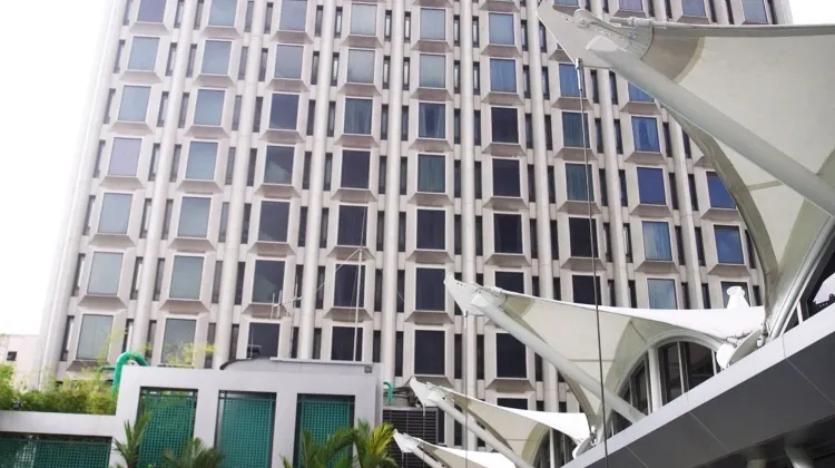 ペニンシュラ エクセルシオール ホテル 外観