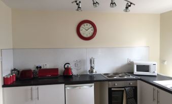 6 Varis Apartments - Housity