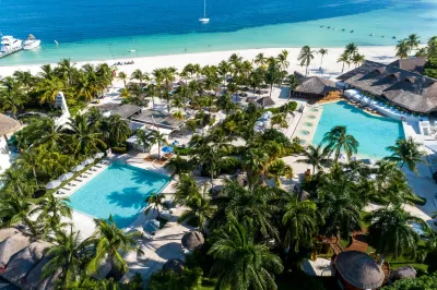 InterContinental Hotels PRESIDENTE CANCUN RESORT by IHG Отели в г. 