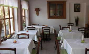 Hotel-Restaurant Zum Hirschhaus - Housity
