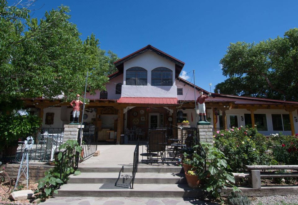 Red Horse Bed and Breakfast - Housity