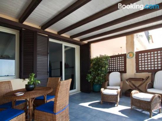 两卧室公寓 - 带露台