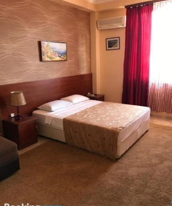 豪华双人床房（带加床）