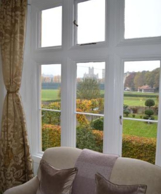 带修道院景的高级房