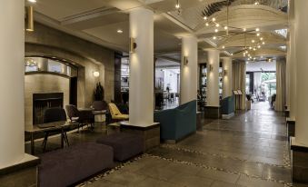 Le Saint-Sulpice Hotel Montreal