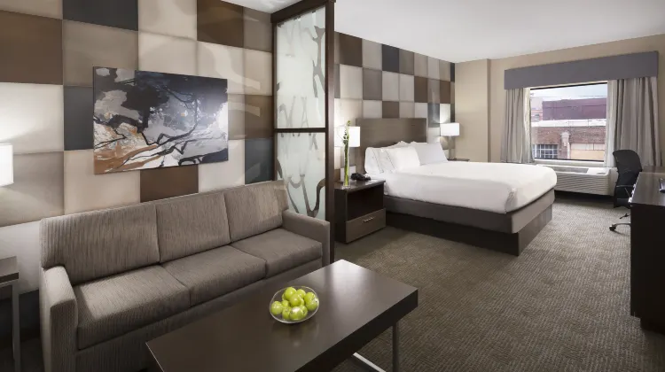 Holiday Inn Express & Suites Oklahoma City Downtown - Bricktown, an IHG Hotel room