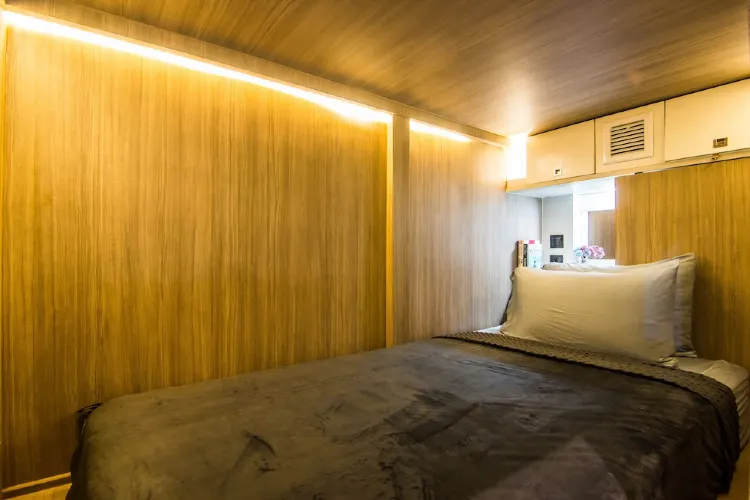 Capsule Suite Six Unit Upper And Lower