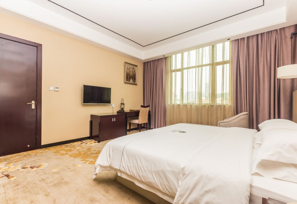 Benevolence HotelExecutive Leisure Premier Suite (King Bed) (Cards, Sofa)