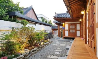 Jeonju Hanok Village Hanok Pretty House Pension