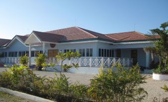 Idlers' Rest Beach Hotel - Housity