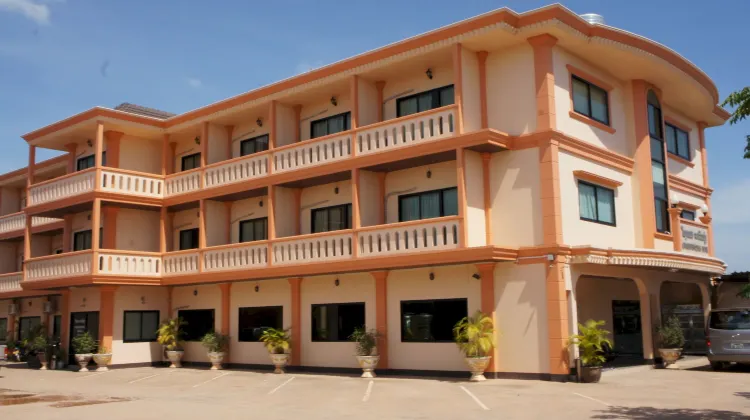 Chaleunehoung Hotel 外観