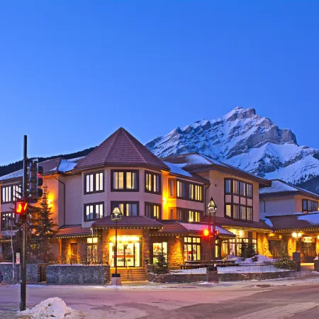 Elk + Avenue Hotel