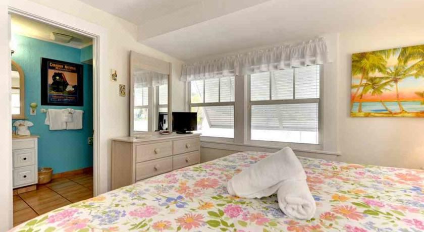 The Seashell Cottage Two-Bedroom Holiday Home