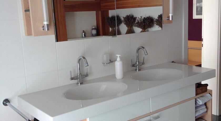 Bnb Chantevent Family Room with Private Bathroom