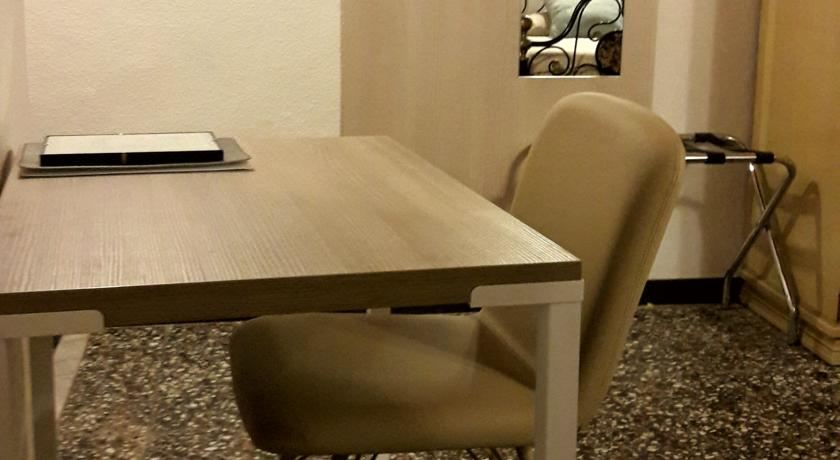 带阳台的三人房