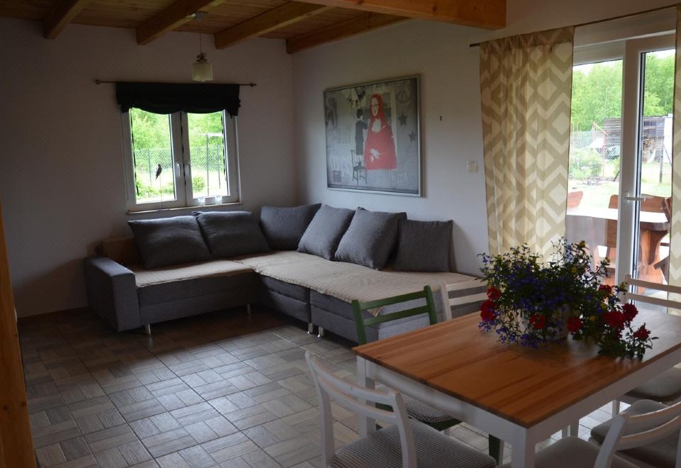 带壁炉的两卧室房屋