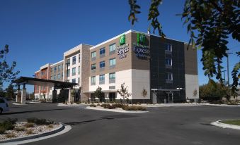 Holiday Inn Express & Suites Boise Airport