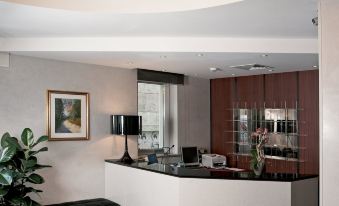 Victoria Hotel - Housity
