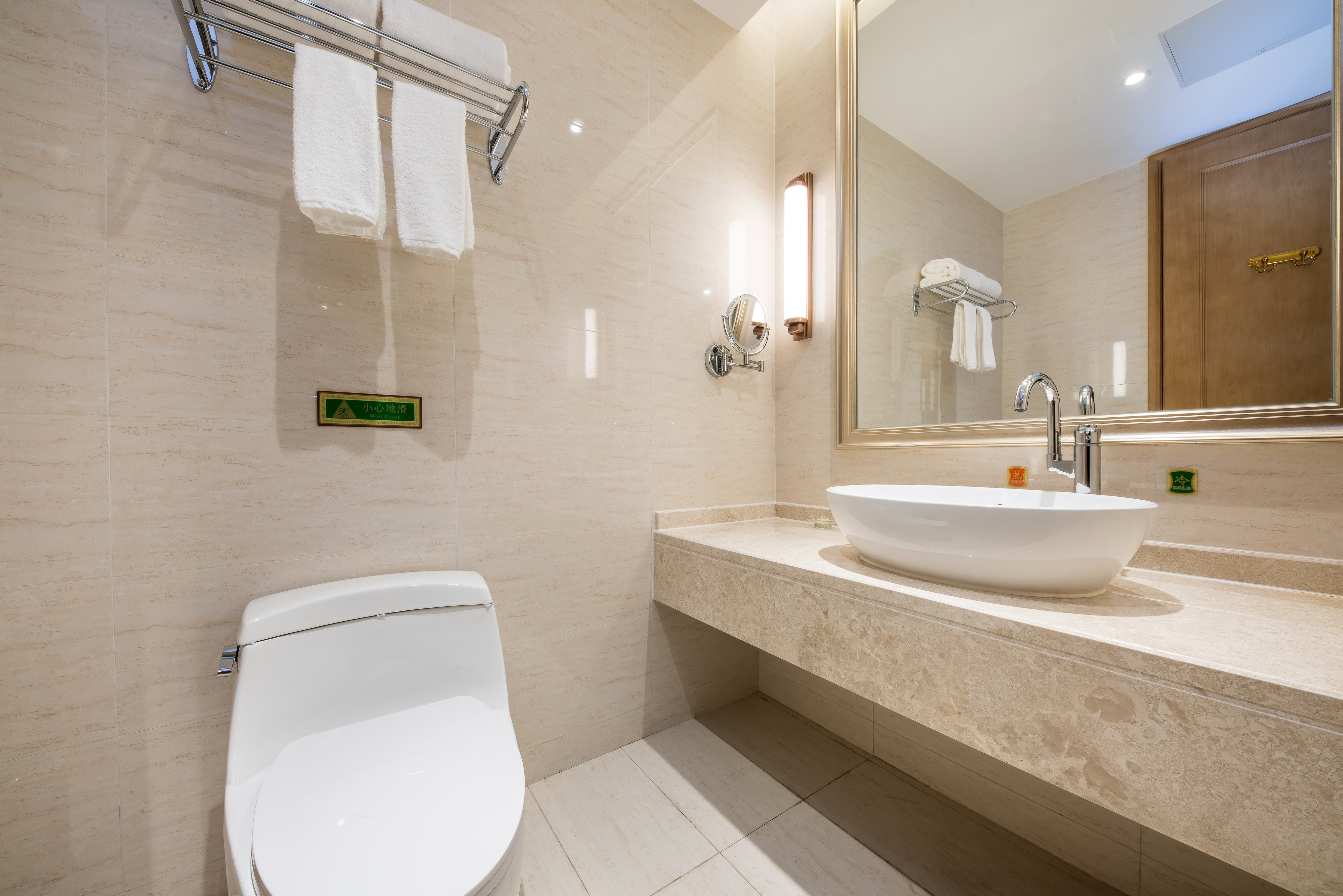 Vienna International Hotel (Suzhou Railway Station North Square)高级大床房（配有贵妃榻）