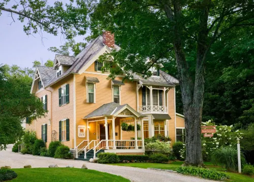 Brook Farm Inn