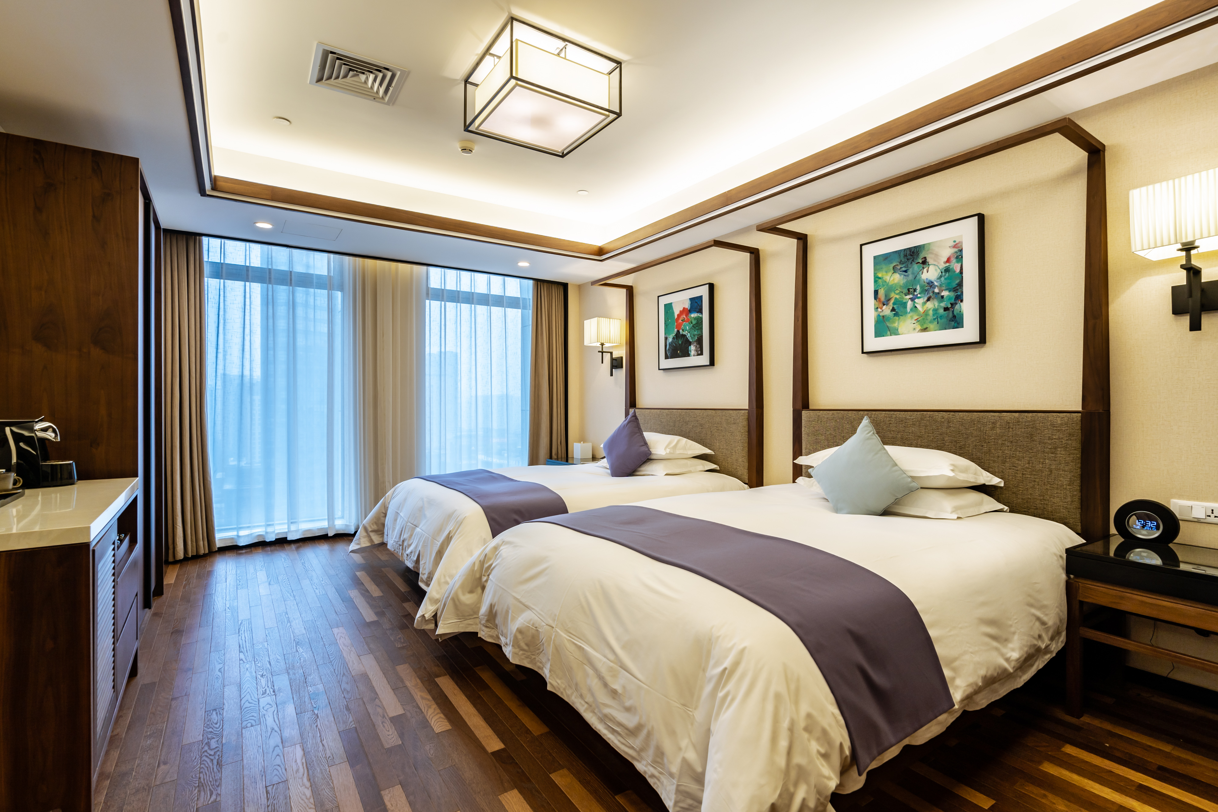 Junting Twin Suite (Two-Bedroom Meeting Space + Tub + Electric Window + Double Sinks)