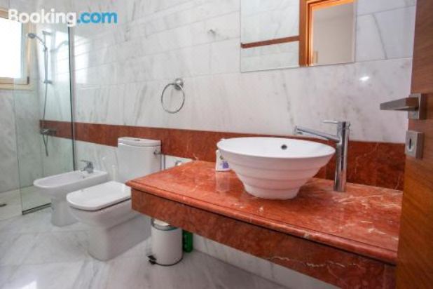 奢华四卧室别墅 - 带私人游泳池