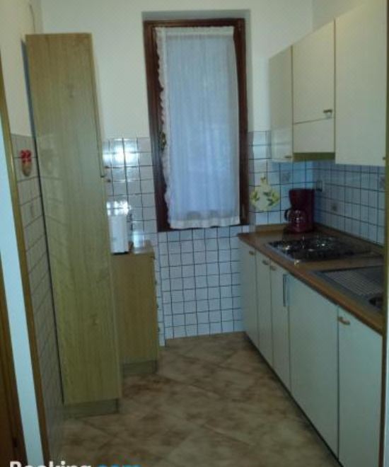 双卧室湖景公寓