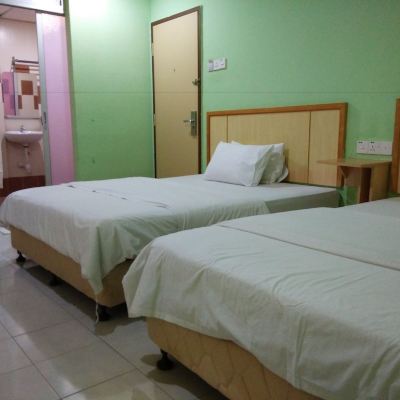 Bilik Bertiga Standard Kupon Fresh Hotel Falim