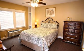 Peach Tree Inn & Suites