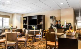 MainStay Suites of Lancaster County - Housity