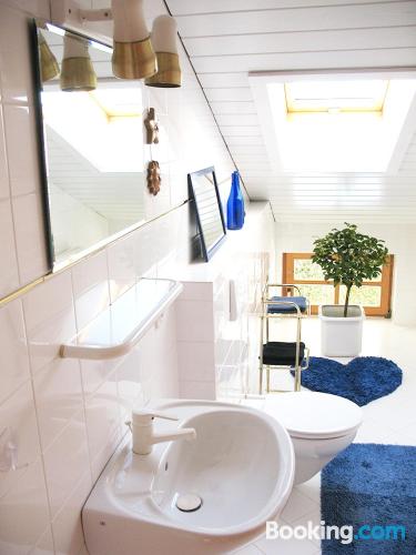 带阳台的两卧室公寓