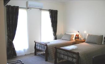 Gloucester on Avon Bed & Breakfast - Housity