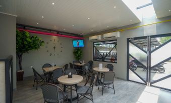 Rajawali Homestay - Housity