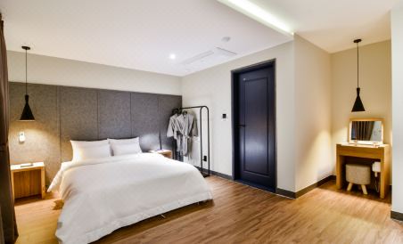 CS Plaza Hotel - Housity
