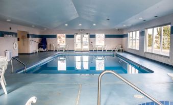 Comfort Inn & Suites Fremont - Housity