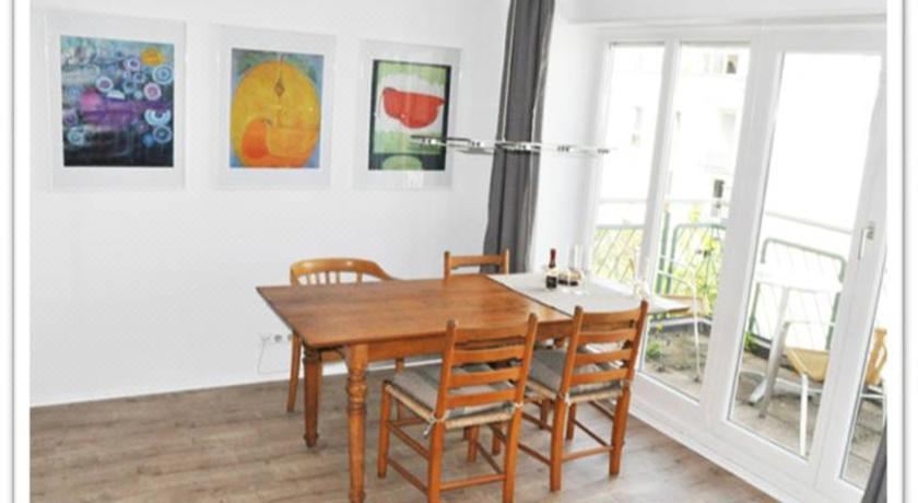 Chalet Charlotte One-Room Apartment with Balcony