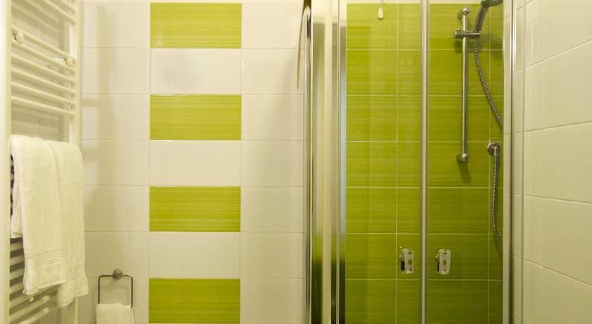 正面海景高级双人间