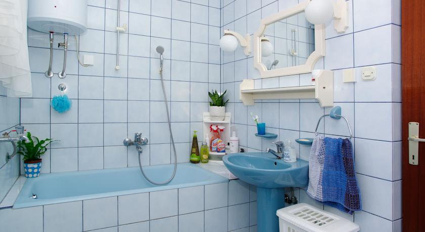 带露台的三卧室公寓