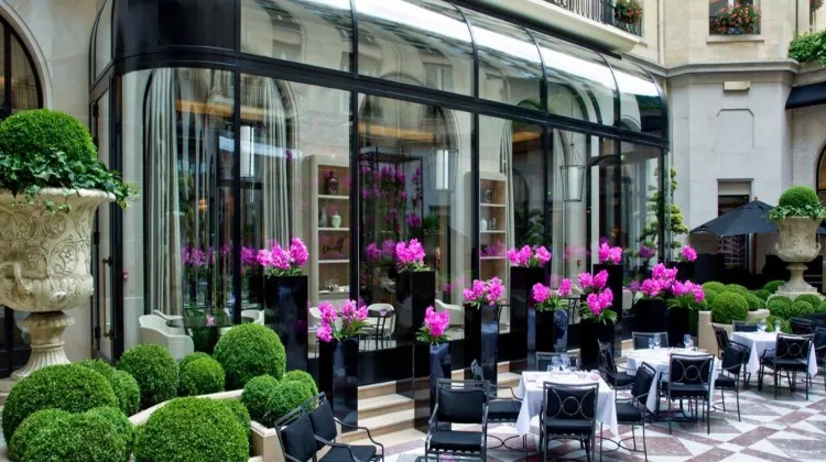 フォーシーズンズ ホテル ジョルジュ V パリ 食事・レストラン