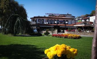 Lihnidos Square