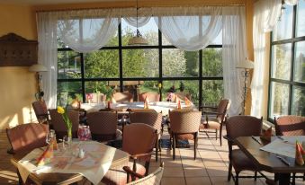 Landhotel BurgenBlick Garni & Tagungshotel