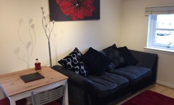 6 Varis Apartments - Housity