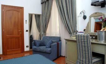 Hotel Antica Repubblica in Amalfi Center at 100mt from the Sea with Private Parking