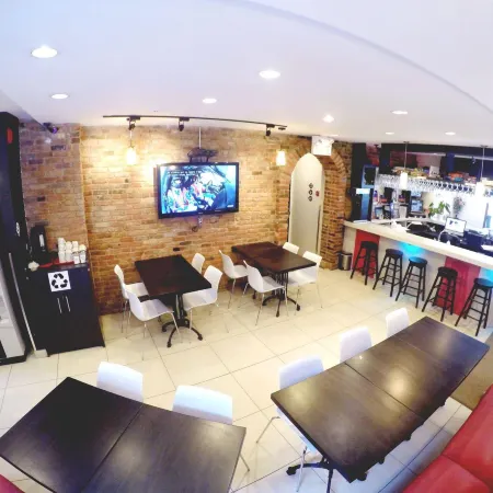 M Montreal Hostel