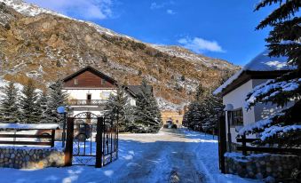 Elbrus HiLoft Hostel
