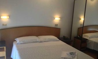 Hotel Orlov Rimini - Housity