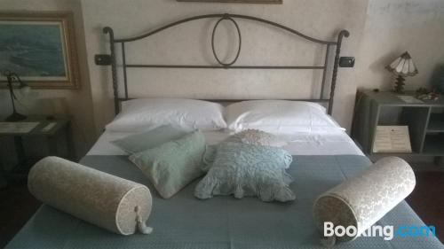 带湖景的双人间